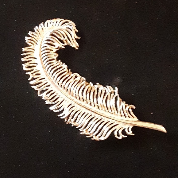 CORO FEATHER BROOCH Silvertone c1940-50 - Picture 1 of 5